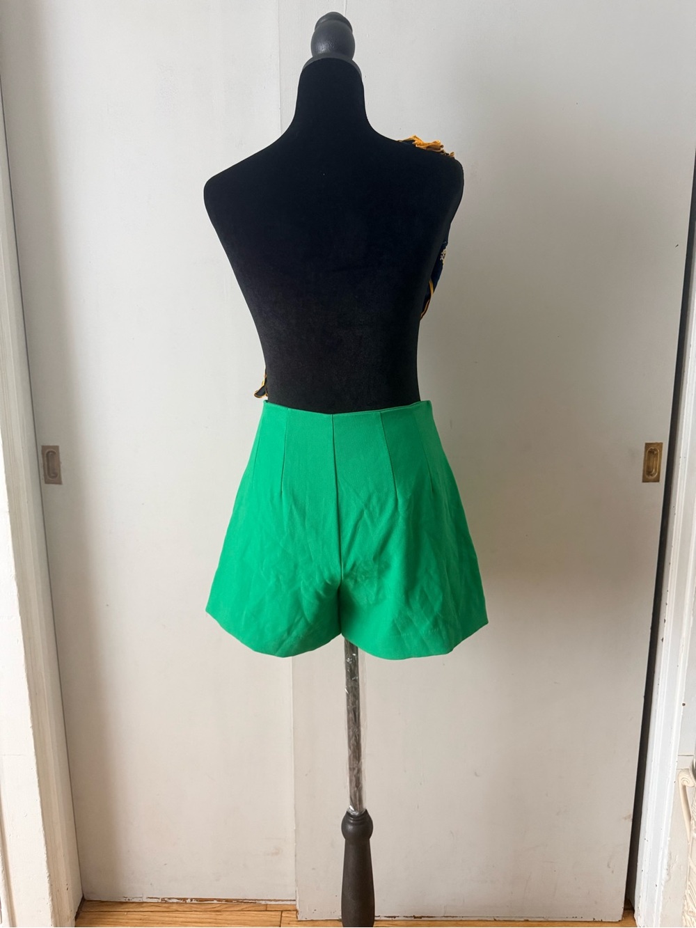 a new day Bright Green High-Waist Pleated Women’s Shorts - Picture 2 of 3